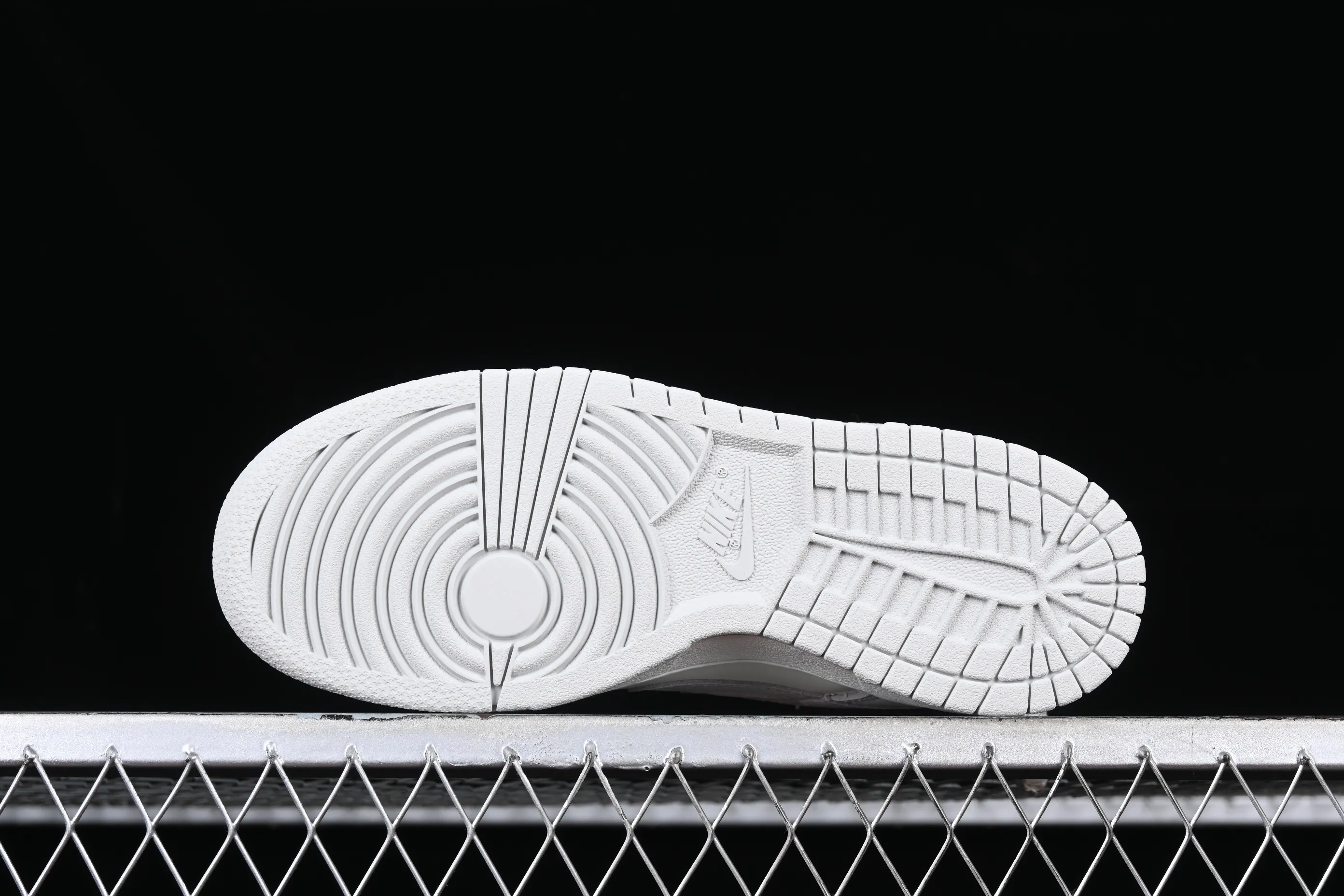All categories Nk SB Dunk series Nk SB Dunk Low low-top sneakers J version Nk Dunk Low "Needlework" embossed gray SB low-top sports and leisure sneakers FJ4553-133